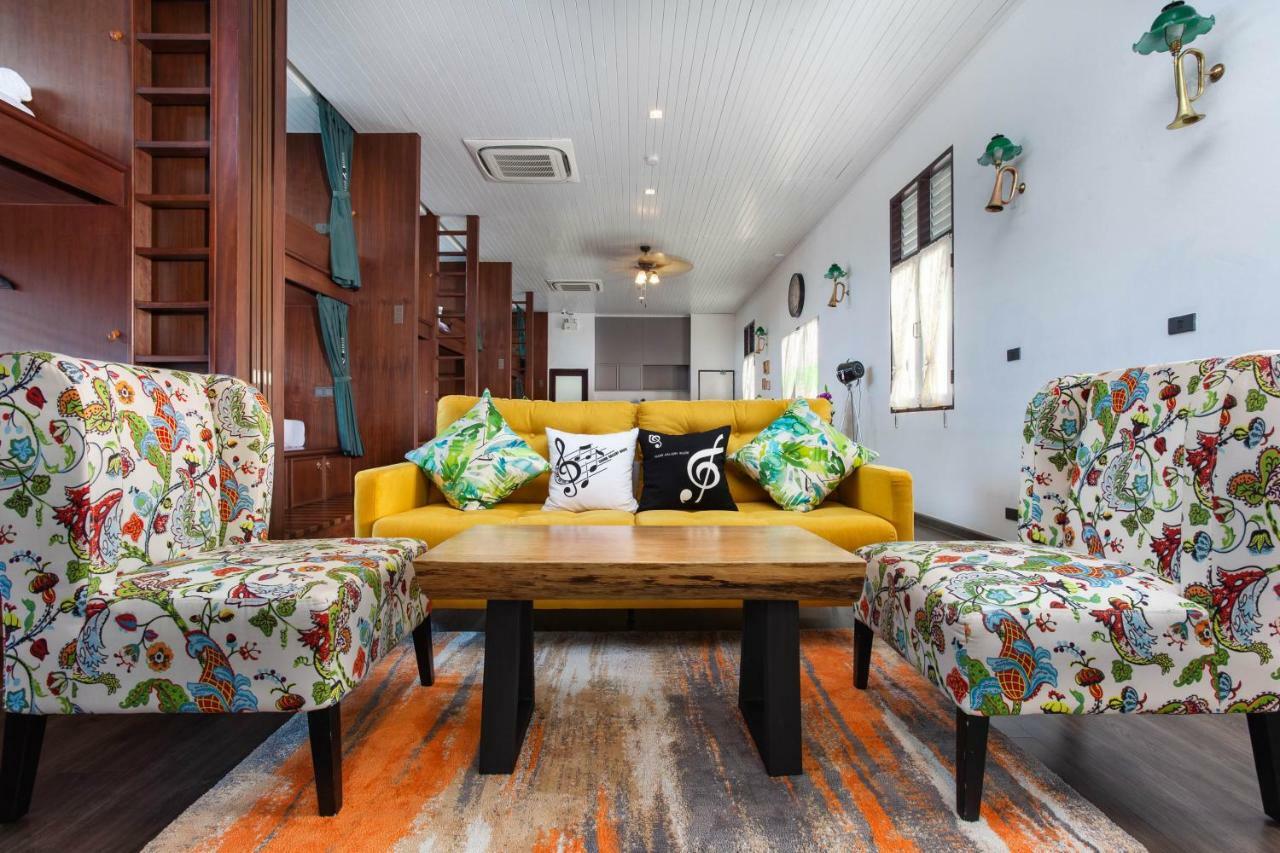 Sound Gallery House - Sha Plus Пхукет Екстер'єр фото